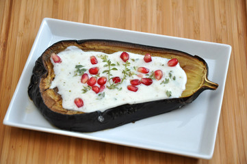 Aubergine mit Buttermilch Joghurt Sauce