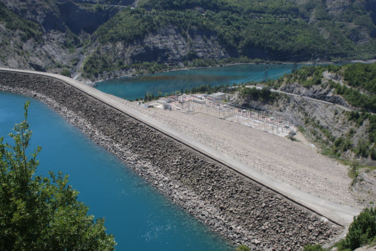 barrage hydroélectrique de Serre-Ponçon, France
