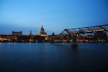 Fototapeta na wymiar Millenium Bridge Bridge City of London