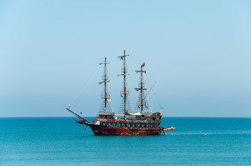 Fototapeta na wymiar Statek wycieczkowy Morze Śródziemne