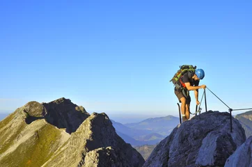 Tableaux ronds sur plexiglas Alpinisme Mann auf Grat am Klettersteig