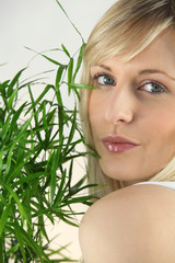 Fototapeta premium seductive blonde woman and a tropical plant