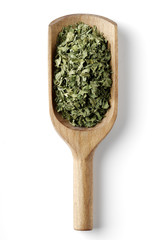dried parsley in wooden spoon