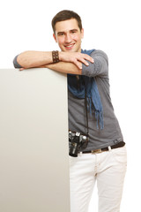 Naklejka premium Smiling photographer with his hands resting