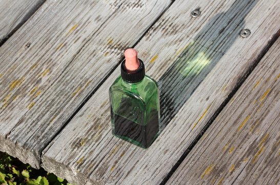 Flasche mit Farbe