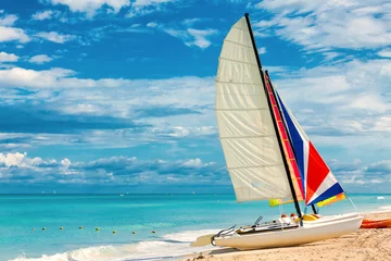 Fotobehang Sailing boat at the beach of Varadero in Cuba © kmiragaya