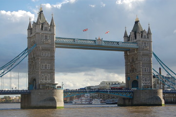 Naklejka na ściany i meble Londres Tower Bridge