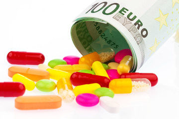 Tabletten und 100 Euroschein