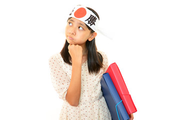 ゆううつそうな表情を浮かべた受験生の女の子