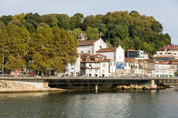 Obraz premium View of Porto city at the riverbank (Ribeira quarter) and wine b