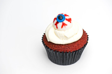 Eyeball cup cake
