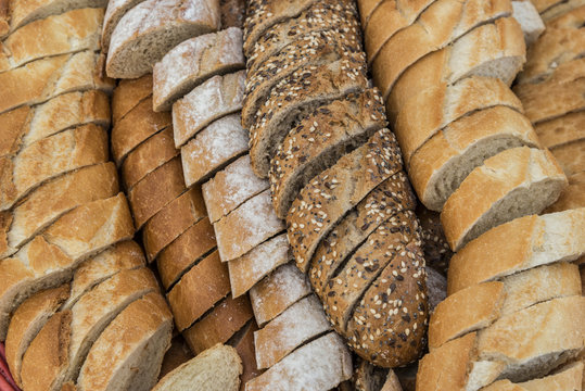 Verschiedene Sorten Baguettes - Brotkorb