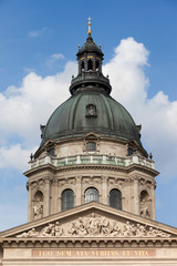 Fototapeta na wymiar Św Kopuła Bazyliki w Budapeszcie