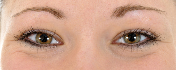 Obraz premium Augenpaar im Ausschnitt