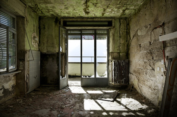 abandoned building, empty room with window