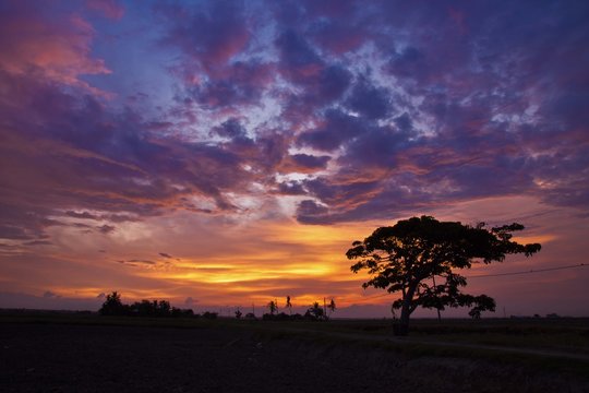 Malaysian Sunset © akulamatiau