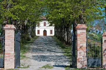 Fototapeta na wymiar wejście do toskańskiej willi