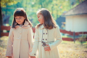 Children's problems between two girlfriends