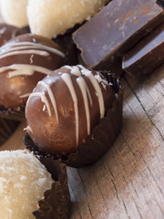 chocolated and coconut cake balls