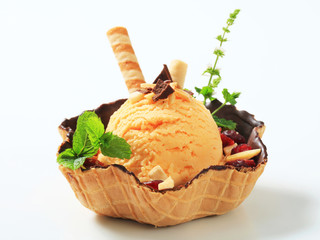 Ice cream sundae