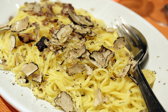 Italian tagliolini with truffle