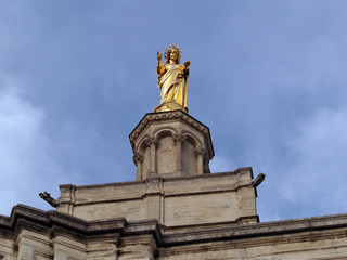 Obraz premium Virgin Mary statue in Avignon, The Popes' Palace, France