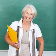 seniorin in der schule