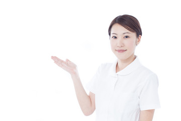 案内する女性看護士