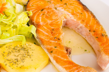 Salmon with vegetables