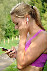 Joggerin mit MP3-Player