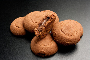 Biscotti ripieni al cioccolato