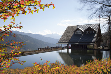 Obraz premium Snow Mountain trailhead huts