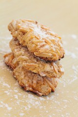 Almond cookies with white sugar