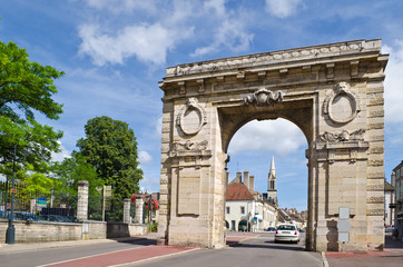 Fototapeta na wymiar Medieval City Gate Porte Saint Nicolas, Beaune, Francja