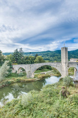 Fototapeta na wymiar Średniowieczny most w Besalu, Hiszpania