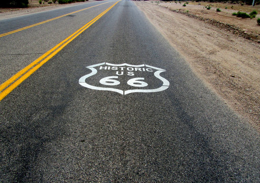 Symbole peinture blanc route 66 au sol,USA