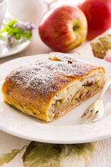 Apfelstrudel