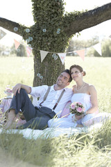 Naklejka premium vintage pärchen macht picknick