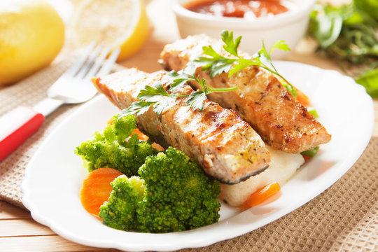 Grilled salmon steak and vegetables