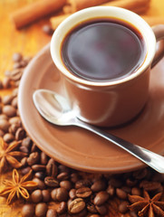 Obraz na płótnie Canvas Fresh aroma coffee in the cup, coffee and cinnamon