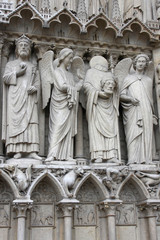 Statues sur la façade de Notre-Dame de Paris