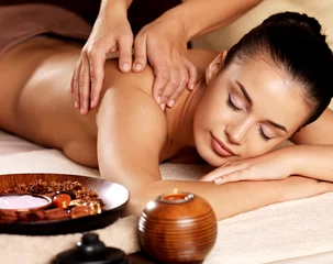 Poster Woman having massage in the spa salon © Valua Vitaly