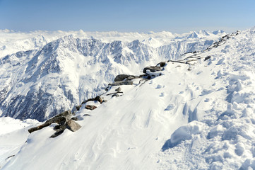 Fototapeta na wymiar Austriackie Alpy zimą krajobraz