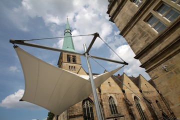Marktkriche Hameln mit Sonnensegel
