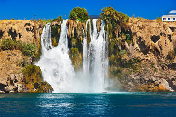Naklejka premium Wodospad Duden w Antalyi w Turcji