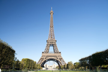 Fototapeta na wymiar Jesień w Paryżu - Wieża Eiffla