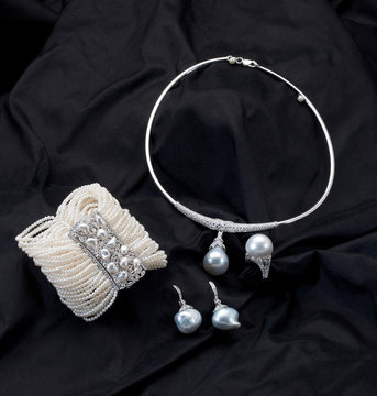 Set of beautiful pearl jewelry