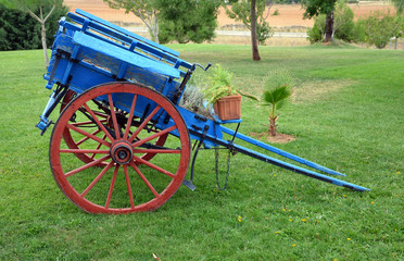 old blue car with red wheels
