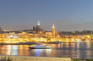 Obraz na płótnie Canvas Valletta w nocy