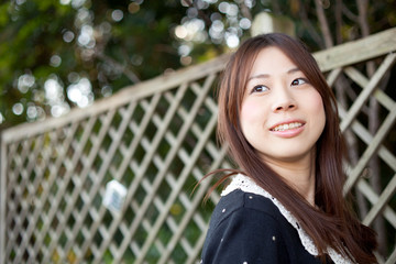 笑顔の若い女性 ポートレート